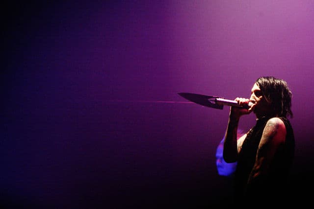 Marilyn Manson performing Heart-Shaped Glasses live in 2007, showcasing his dark romantic gothic style during the Eat Me, Drink Me era.